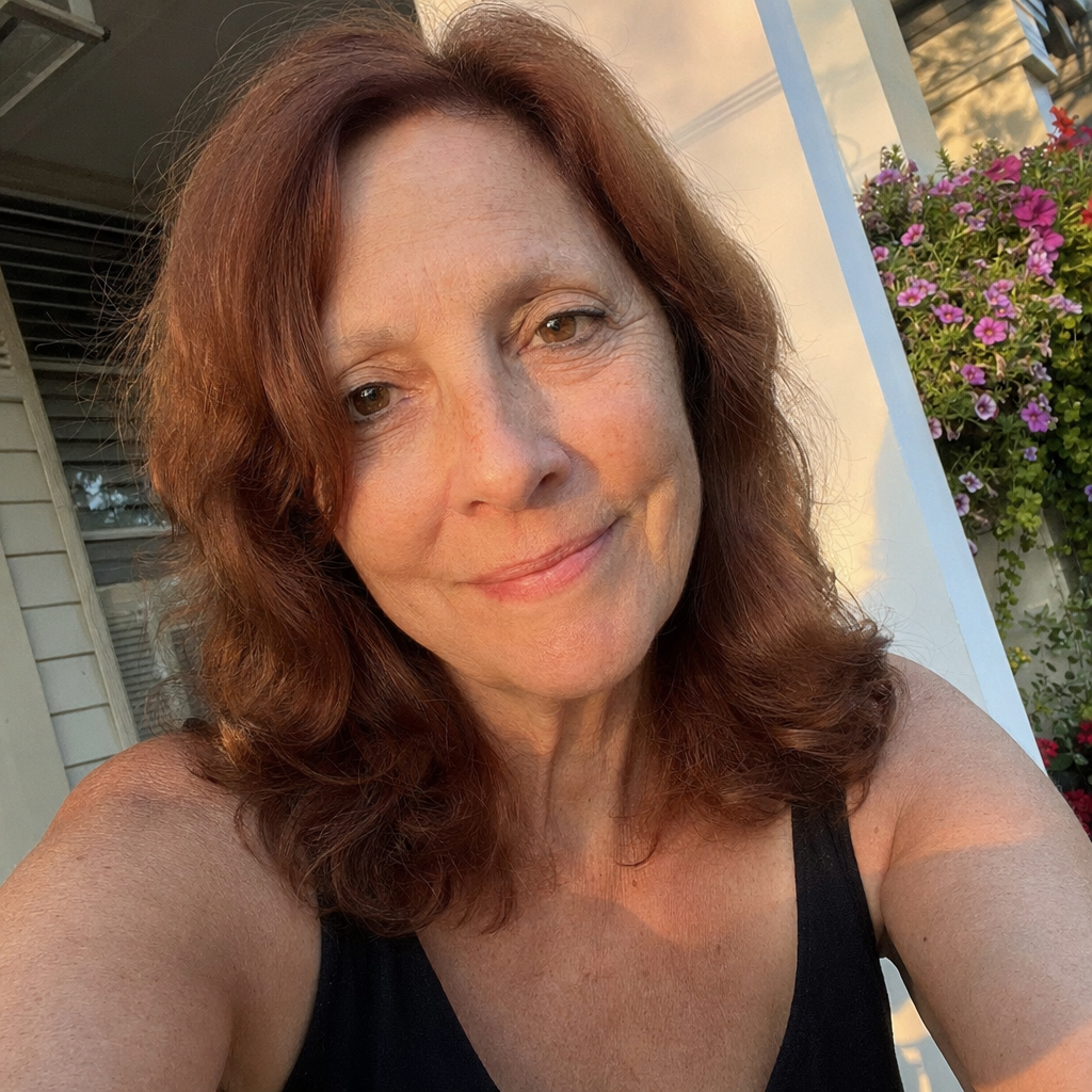 Profil / Avatar - Realistic Golden Hour Porch Selfie - 1