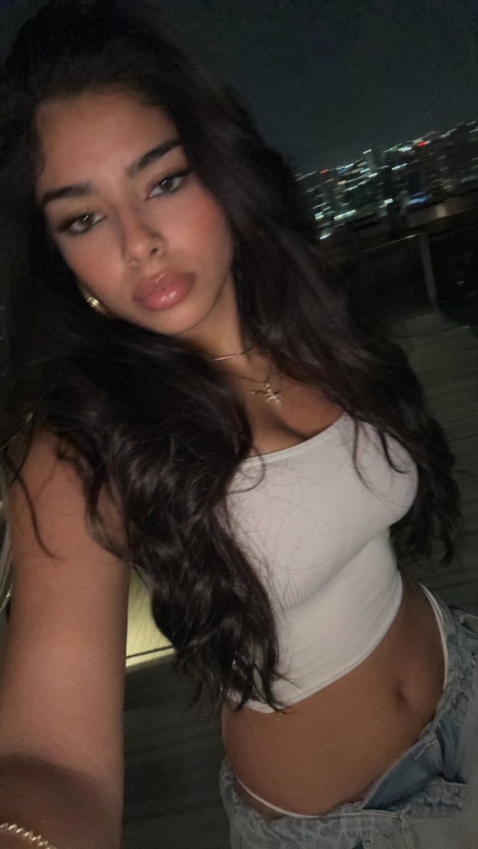 Profil / Avatar - Night Balcony Flash Selfie - 1